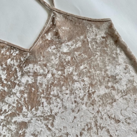 Velour Velvet Cropped Tank Top - Picture 2 of 3